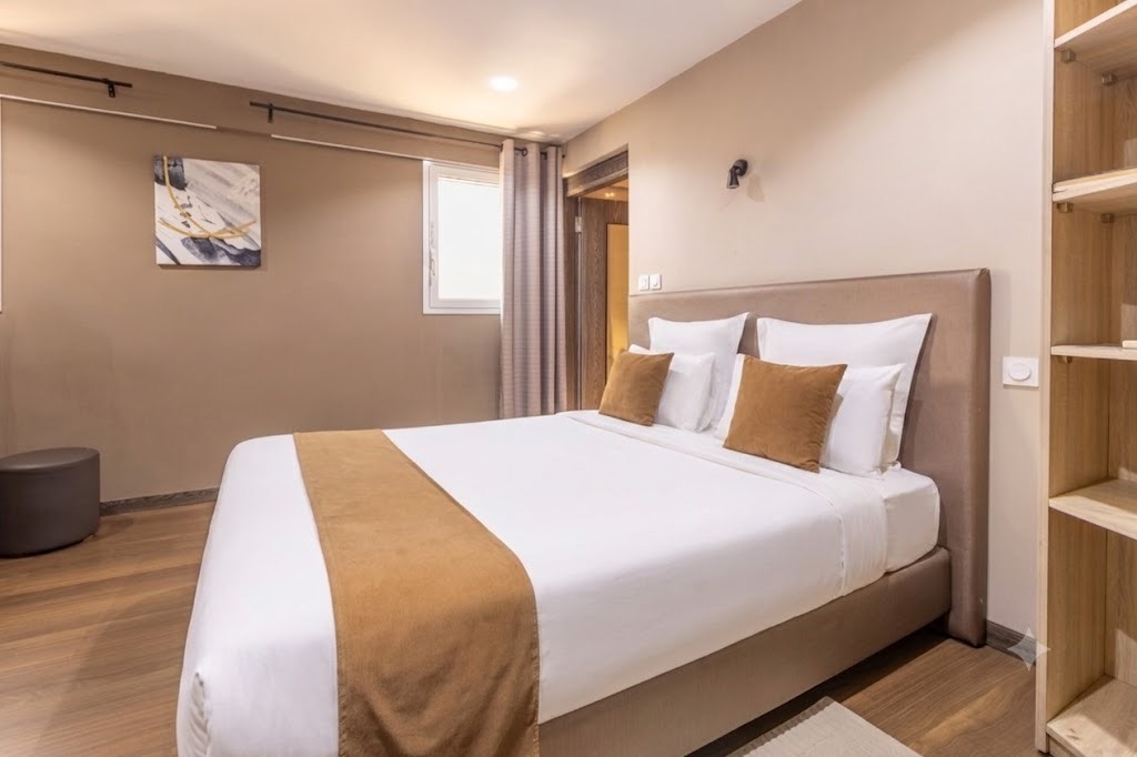 Chambre CONFORT — lit Queen-size et ambiance feutrée
