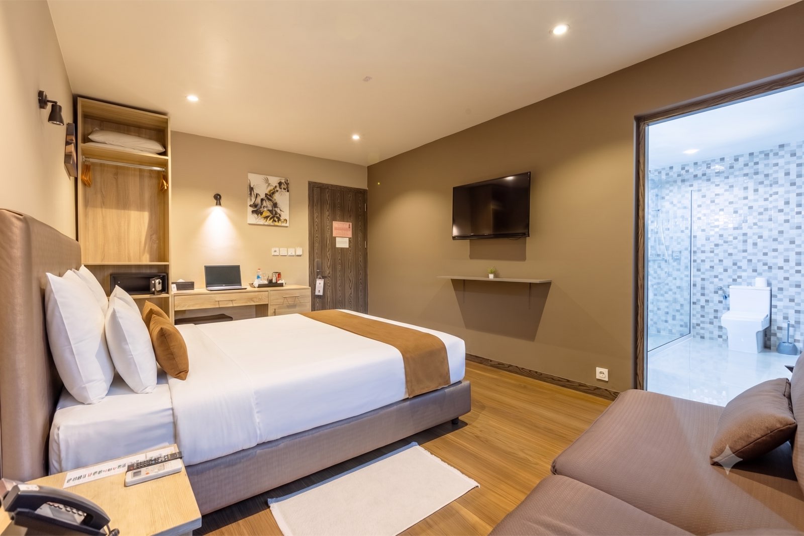 Chambre SUPÉRIEURE du Fly-Inn Madagascar — 22 m², canapé-lit, réfrigérateur, douche à l'italienne