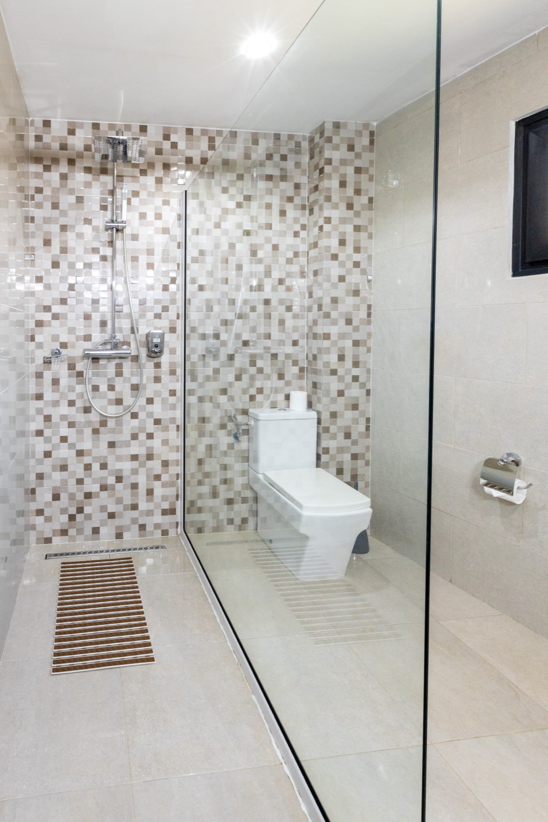 Salle de bain de la chambre SUPÉRIEURE — douche à l'italienne